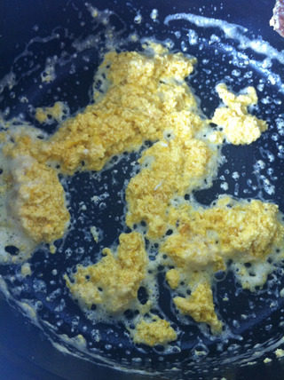 赛螃蟹,炒鸡蛋黄和咸蛋黄