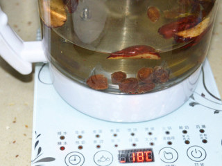 蔓越莓红枣桂圆糖水,煮10分钟