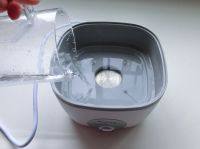 海参冬菇汤,靠谱煲的水箱中，加入适量清水，不要高过最高水位线