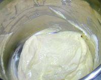 布列塔尼奶油酥饼,将步骤1和2一起混合，打发至奶油状