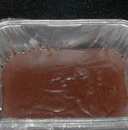 抹茶松露巧克力,方形乐扣盒垫上保鲜膜,倒入巧克力糊,放入冰箱冷藏三四个小时