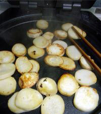 香煎杏鲍菇,一个程序完成后，将杏鲍菇翻面；启动“煎蛋/薄饼”功能