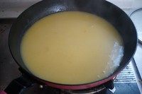 南瓜浓汤,用料理机将食材搅拌成泥