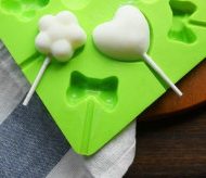 酸奶芒果冰棍,也可用做棒棒糖的硅胶模具，倒满放上棒棒糖棍，冷冻成型就可以