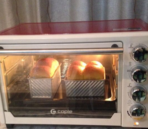 胡萝卜吐司,烤箱预热160度，选择吐司模式，下层35分钟左右，温度时间按自家烤箱调整。