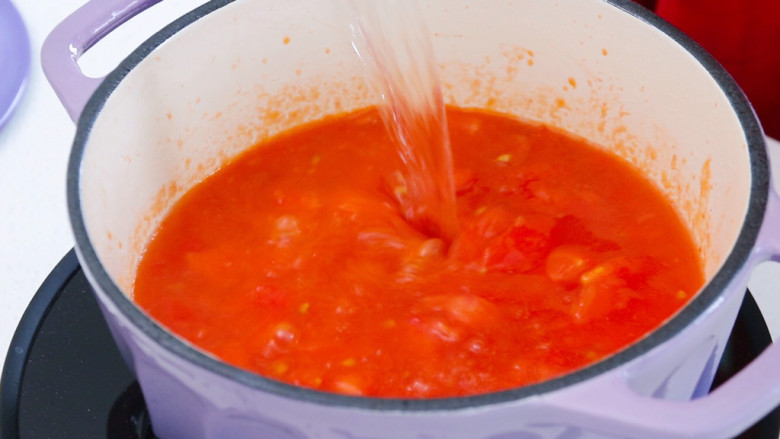 番茄炒鱼片,加入1大碗的清水，1勺番茄酱，1小勺盐