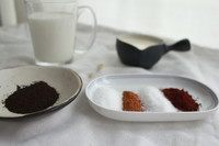 可可肉桂奶茶,准备好所有的原材料。这杯奶茶成功的唯一秘诀是加入原料的顺序。