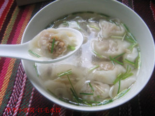 江毛水饺,盛起加入高汤的碗中即可。