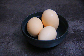 黄埔蛋,准备鸡蛋3个