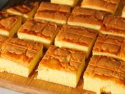 法式薄饼黄金蛋糕 ,切块就可以吃了，蛋糕很细腻柔软香甜