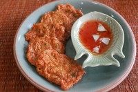 泰式鱼饼,出锅配甜辣酱即可食用。