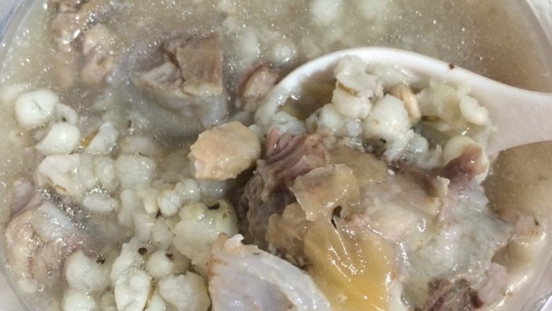 炖锅排骨薏米汤,开锅加点盐，加点冬菜就可以吃了
