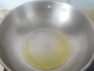 上海罗宋汤,热锅倒入橄榄油