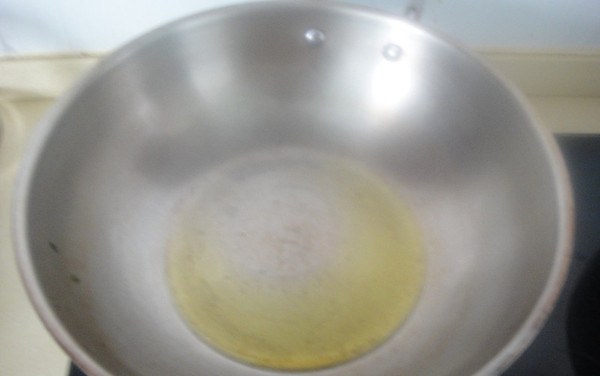 上海罗宋汤,热锅倒入橄榄油