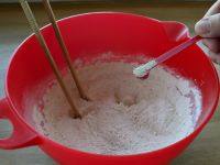 酥皮法棍面包,面粉300g里加入酵母粉1g