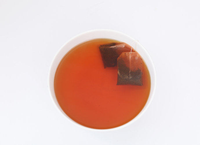 芒果冰茶,将煮好的红茶倒入碗中自然冷却，会更香醇。