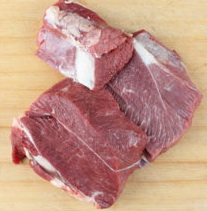 麻辣牛肉条,牛肉切成两三块，块要厚一些，否则切条的时候不够长，如果牛肉不是很大就不用切了。