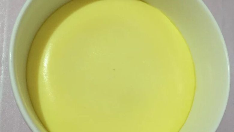 宝宝辅食果香牛奶鸡蛋羹,如图蒸好的鸡蛋羹平滑细腻