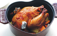 什蔬烤鸡,烤箱220度预热，用锡纸包裹住鸡翅尖，烤20分钟。
