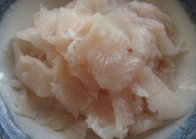 私房酸菜鱼,鱼片在清水里淘洗几遍，沥干，码味半小时左右。