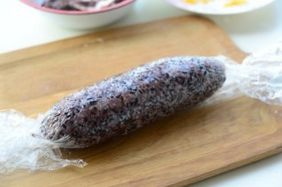 紫米粢饭团,卷起来，捏紧。