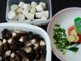 山药鸡汤浸姬松茸,各材料，姬松茸为鲜品
