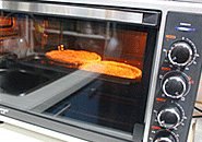 新疆大饼,放入烤盘，烤箱提前10分钟预热200度，中层，选择带热风上下火档，烘烤18-20分钟，表面上色不好可以调高上火到220烤几分钟，最后的时间最好守着，一不小心就糊了。
