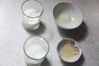 星冰粽酸奶慕斯杯,准备好酸奶，牛奶、蜂蜜和鱼胶粉