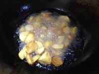 锅巴土豆,直到表皮微微呈现金黄色转小火继续炸
