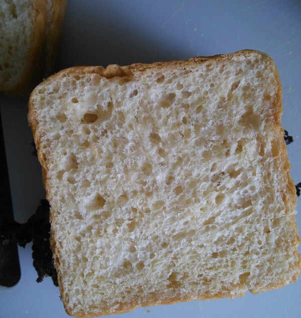 法式三明治,最后，盖上另外一片面包就大功告成，想要切掉四边或者是切成三角形都随意