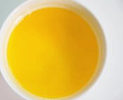 蒜香吐司条 ,黄油隔热水融化成液体；