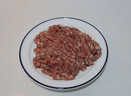 酸汤鲜肉馄饨,猪肉洗净后切丁，然后剁成有肉馅。