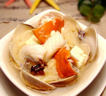 蟹白豆腐海鲜汤