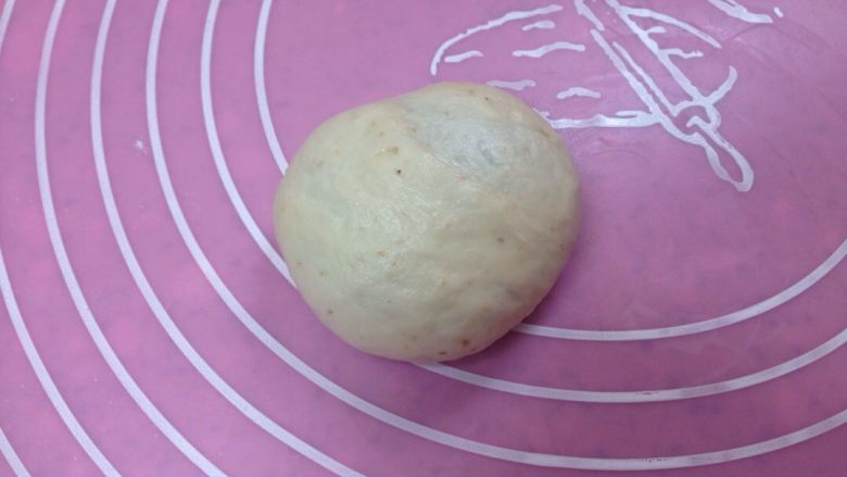 椰香萌猴面包（超详细做法）,包好的面团收口朝下放好。