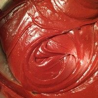 正宗红丝绒cupcake,面糊会变得非常细腻有光泽。
