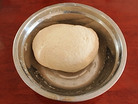 杏鲍菇猪肉包子,温水将面粉和成面团，盖上保鲜膜或者毛巾，放置在温暖处发酵。