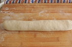 杏鲍菇猪肉包子,包包子：待面团发酵至原来的两倍大时即可揉面了，将面团反复揉至光滑后将面团搓成粗细均匀的条。