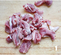酱炖芸豆,将猪肉洗净，切成肉片；
