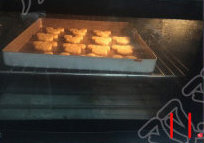 米奇饼干,烤箱预热，180度，送入烤15分钟左右即可