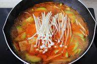 韩式大酱汤,放入金针菇