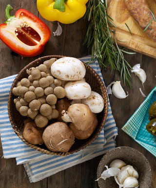 黑醋蘑菇和意式香肠填彩椒,准备食材