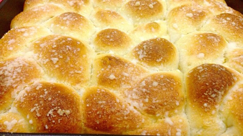椰香奶酥辫子面包,放入预热好的烤箱，180度，20分钟。