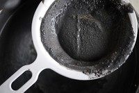 黑芝麻糊,将所有没过滤网的渣再次投入料理机，加入400ml水，再次搅打；