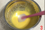 香葱蛋糕卷,用蛋抽用上下搅拌的方式，打至无干粉状态