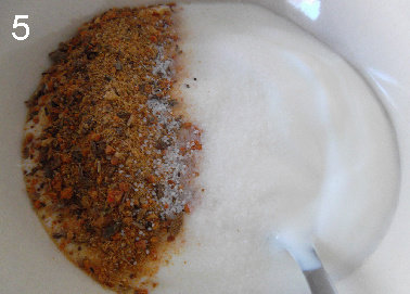 鹰嘴豆小饼 素版Döner,酸奶加适量Harissa调料、盐混合均匀。备用