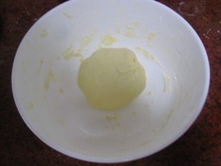 牛奶芒果小圆子,活成一个软硬适中的糯米团。
