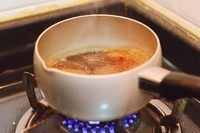 珍珠奶茶,茶包和水的比例是1：200，我放了2个茶包，400g水，小火煮到茶香散发出来。