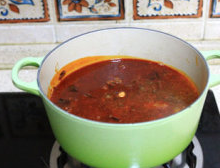 蔬菜牦牛肉锅 ,倒入珐琅锅，加入适量的水，比平时红烧略多点。小火先煮开，再继续煮2个小时；