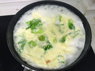 豆腐蛋花汤,加入鸡蛋液沸腾10秒出锅！