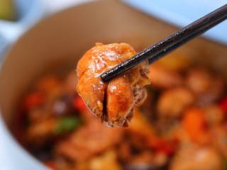 土豆香菇焖鸡,配着米饭能吃两大碗呀！